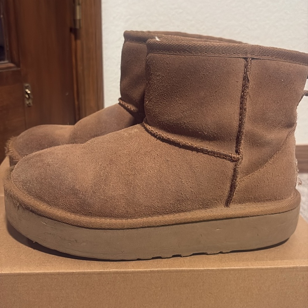 Ugg boots - kids classic mini platform size 5 - Picture 5 of 11